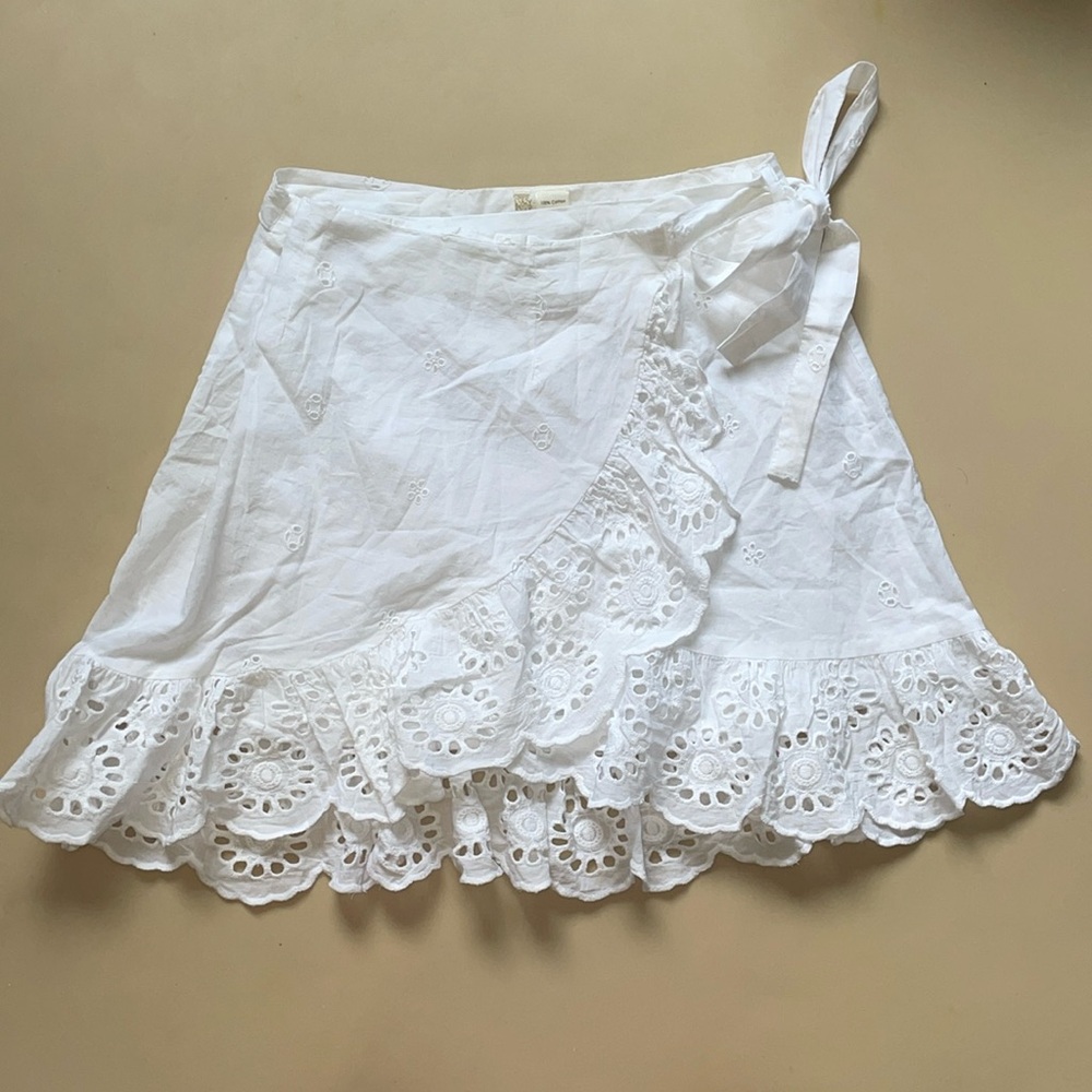 White Islet Wrap Skirt